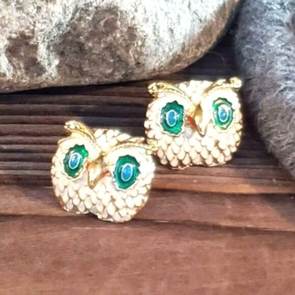 Vintage Cream Green Gold Enameled Owl Stud Earrings - Picture 1 of 8